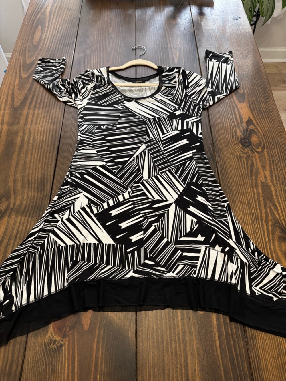 Cupio Black and White Geometric Top